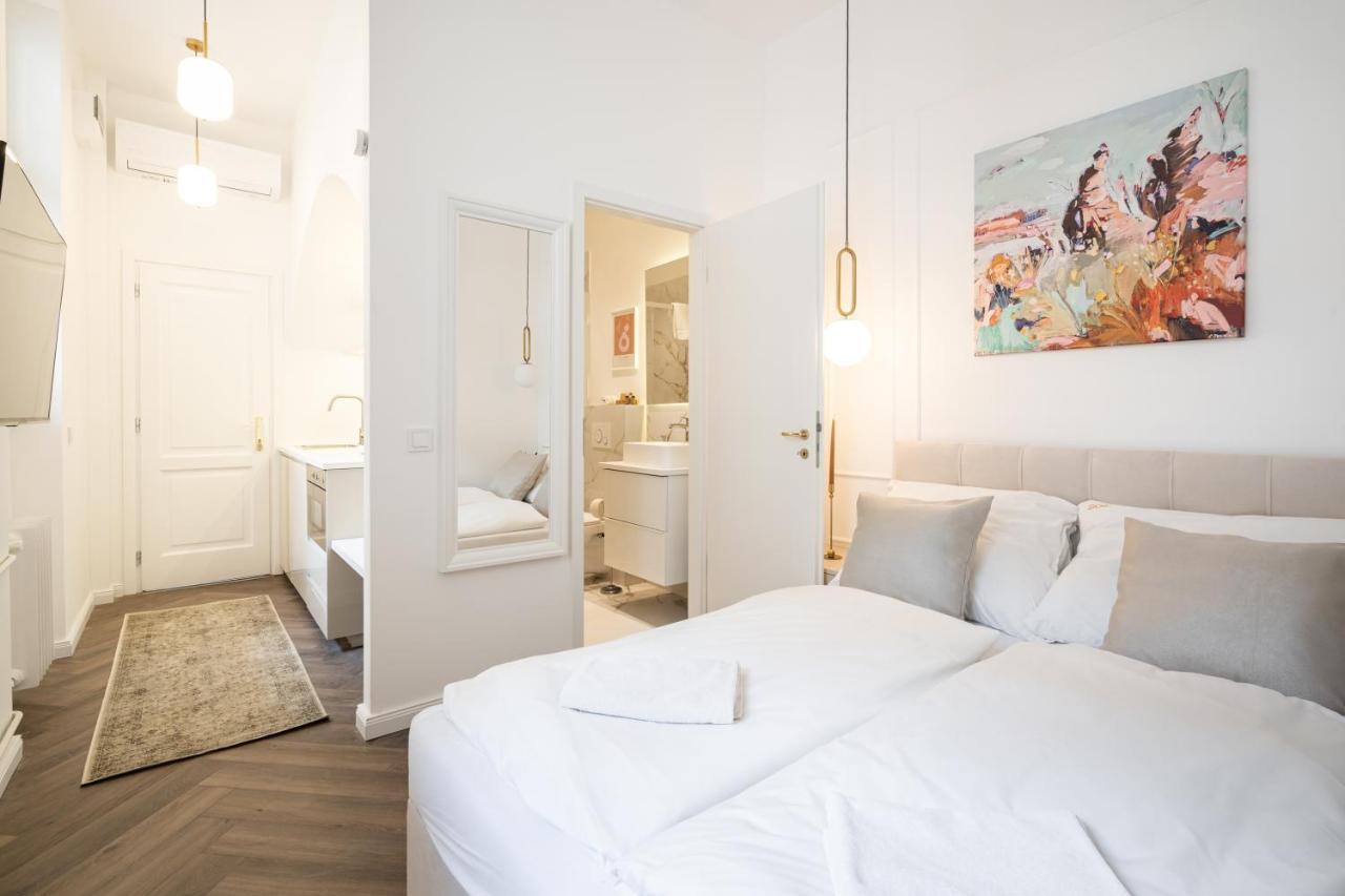 E13 - Grand Boulevard Heritage Suite - Best Location By Bqa ブダペスト 部屋 写真